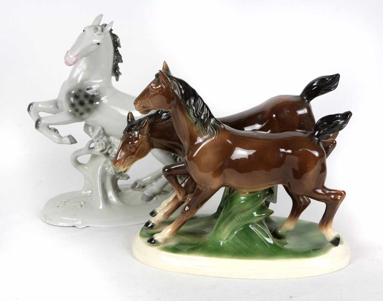 2 Pferdeskulpturen Porzellan mit Manufakturmarke FPorzellanfabrik Fasold & Stauch in Bock-Wallendorf