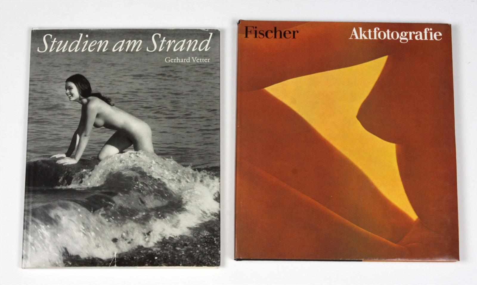 2 Aktbücher dabei *Aktfotografie* von Klaus Fischer, 203 S. mit umfangr., teils farb. Abb.,