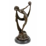 Art Deco Tänzerin Bronzeguß, Art Deko Tänzerin mit Ball u. langem Tuch in nach hinten gebeugter