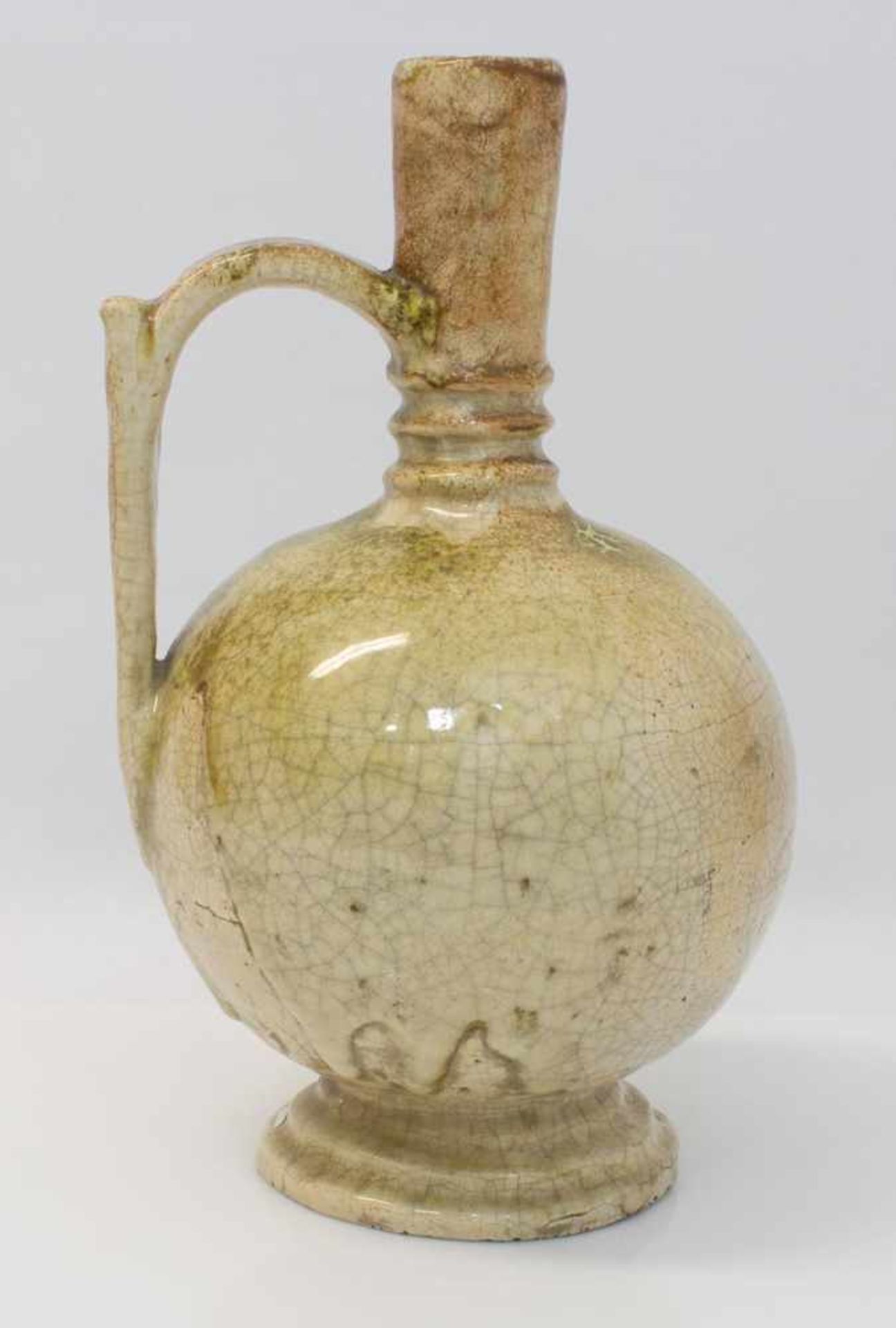 Henkelkrug antiker Henkelkrug, beige glasiert mit Kraquele, kugeliger Korpus mit breitem Standring