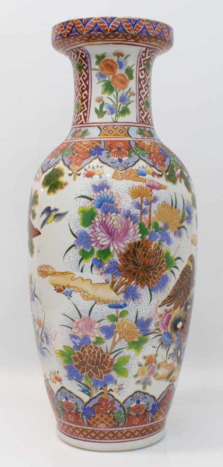 Bodenvase China 20. Jh., Replik einer Ming-Vase, handbemalt, am Boden gemarkt, H. 61 cm Ein normaler - Bild 2 aus 4