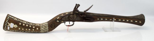Steinschloßgewehr arabisch 19. Jh., sogen. Donnerbüchse, L. 81 cm