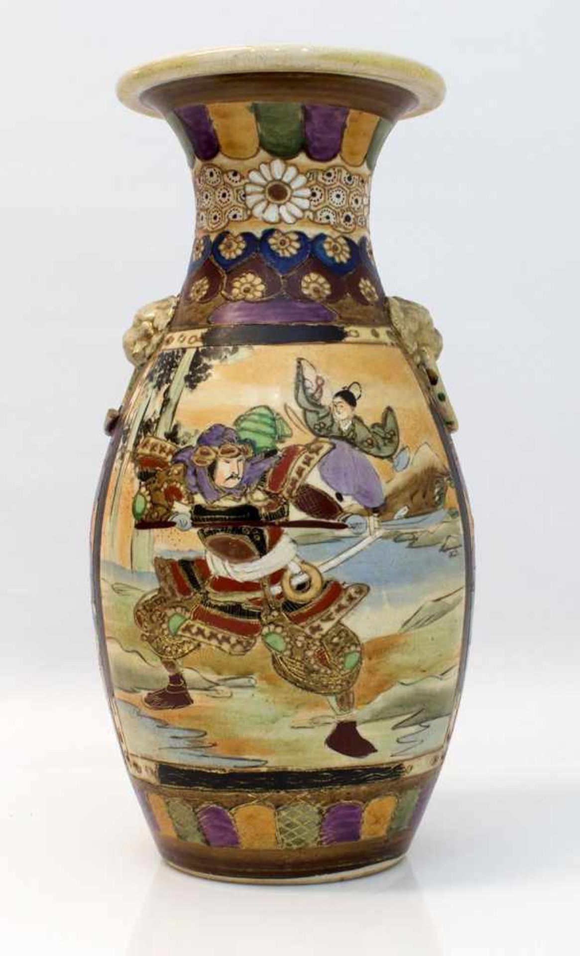 Japanische Vase Japan, nach 1900, Keramik, geschnittener u. handgemalter Dekor, Darstellung eines
