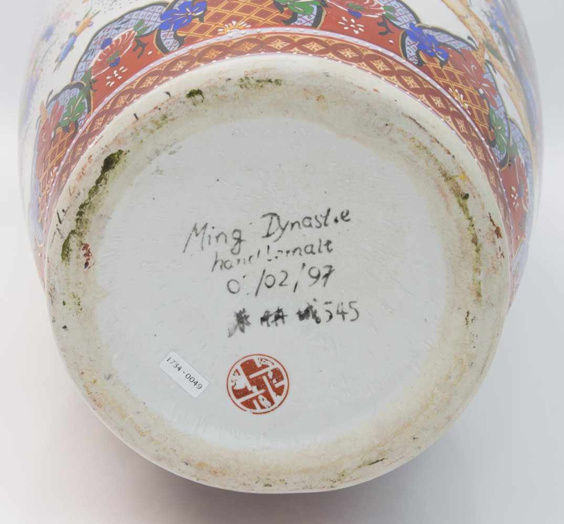 Bodenvase China 20. Jh., Replik einer Ming-Vase, handbemalt, am Boden gemarkt, H. 61 cm Ein normaler - Bild 3 aus 4