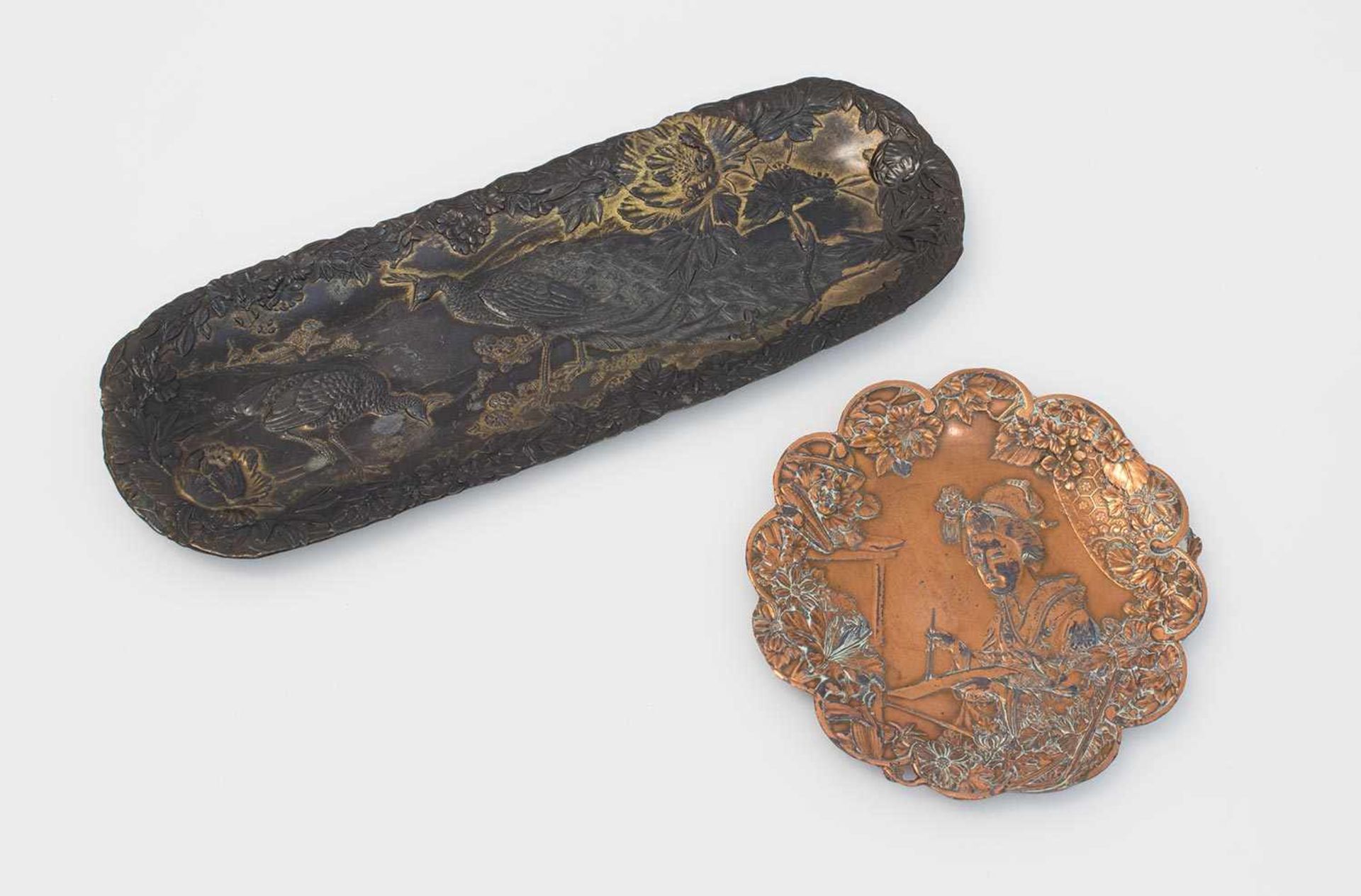 Paar Kupferschalen China um 1930er Jahre, Pinselablage u. Tintenschale, plastischer chinesischer