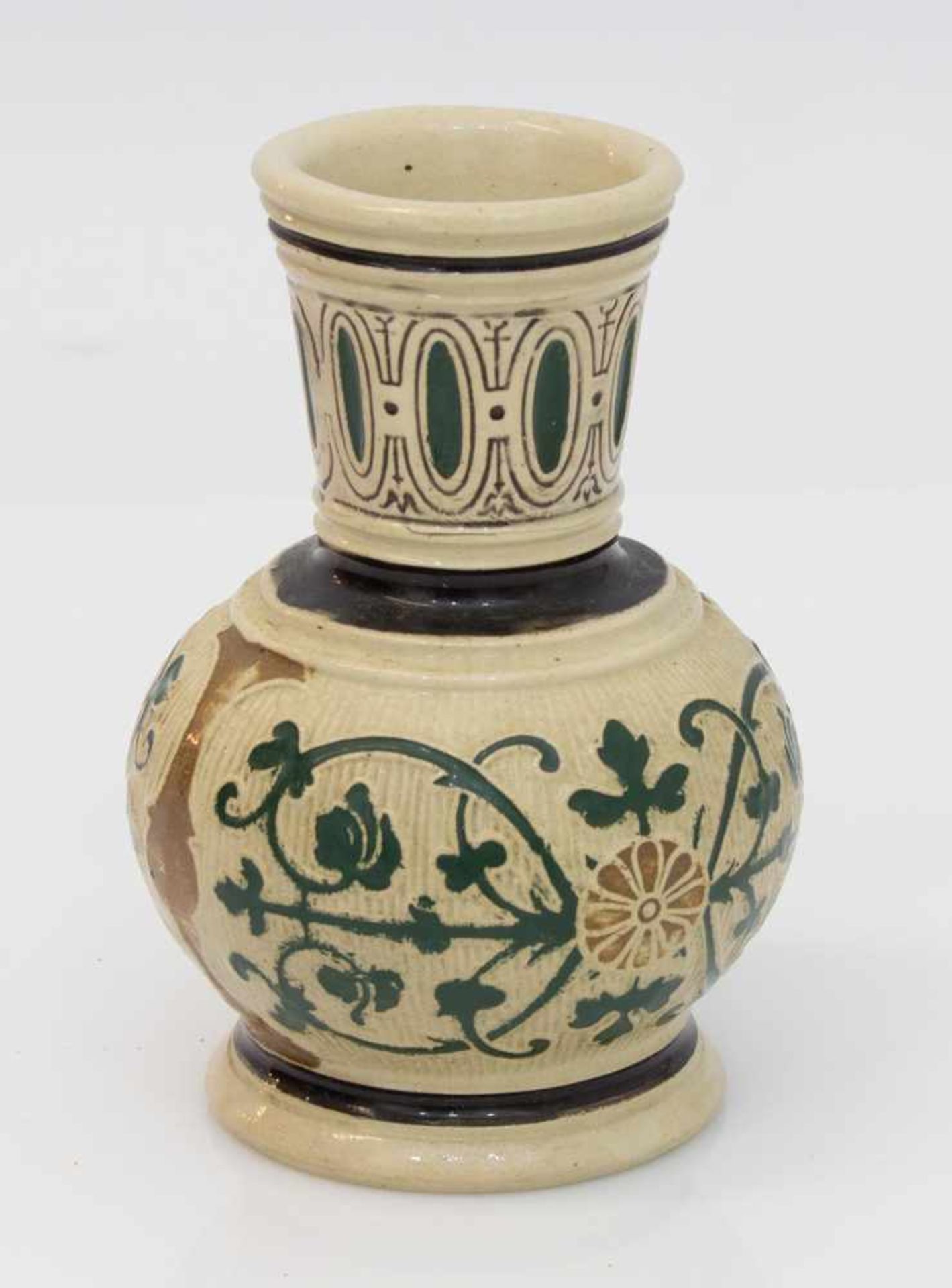 Keramikvase Manufaktur Merkelbach Grenzhausen um 1900, mehrfarbig glasierte Keramik mit reliefiertem