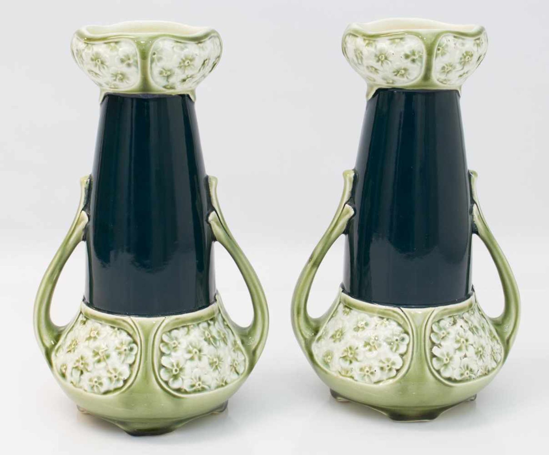 Paar Art Noveau Vasen Frankreich um 1910, Gustave de Bruyn, Fives Lille, Fayence, mehrfarbig