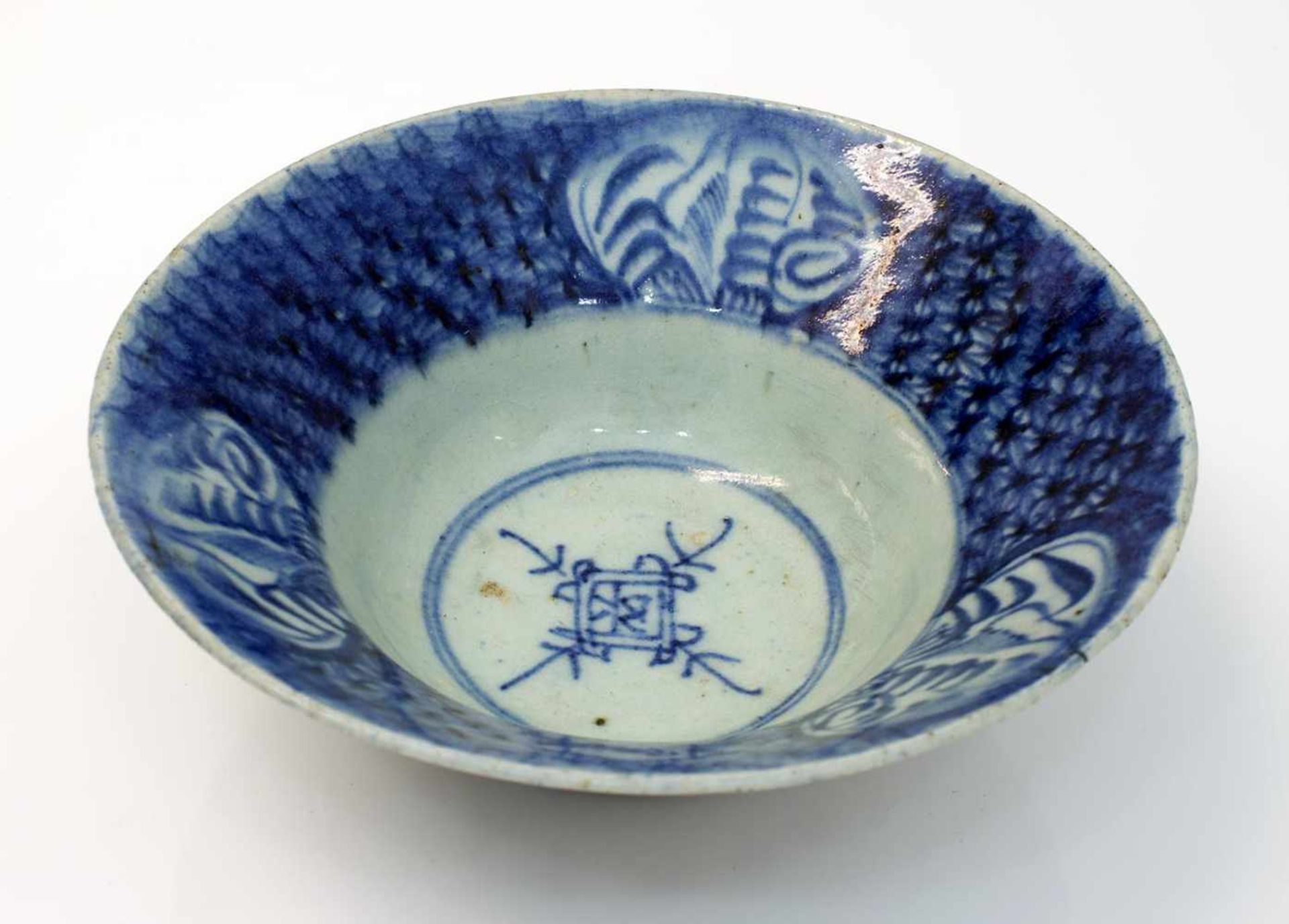 Kleine Kumme Steinzeug, Ming Dynastie 16. Jh., Unterglasur Blaumalerei auf grauem Fond, D. 17,5 cm