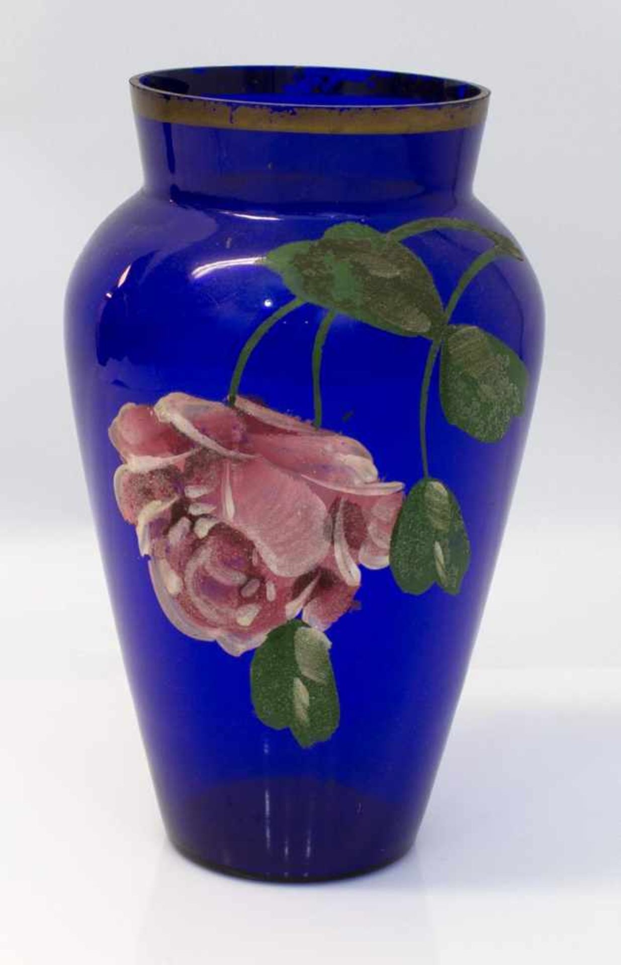 Biedermeiervase 19. Jh., Blauglas, Balusterform mit handgemalter Rosenblüte, H. 26,5 cm