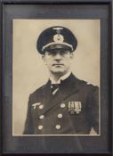 Soldatenfoto Foto eines Offiziers der deutschen Kriegsmarine II. WK, 23 x 17 cm, gerahmt