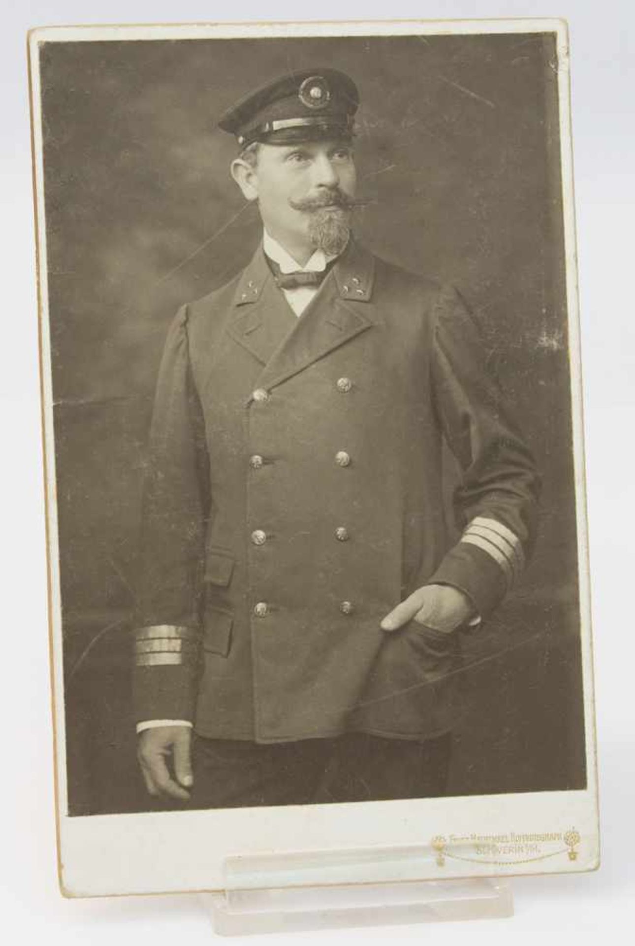 Soldatenfoto Foto eines Offiziers der Kaiserlichen Marine, Fotograf Fritz Heuschkel/ Schwerin, 15