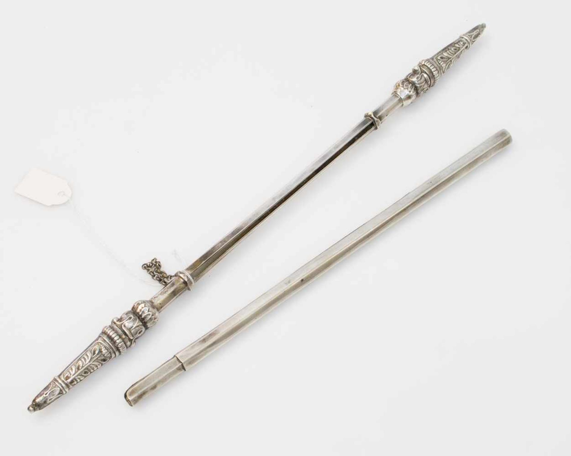 2 Biedermeier Stricknadelbehälter um 1850, Silber (gepr.), einmal mit handgetriebenen Endstücken,