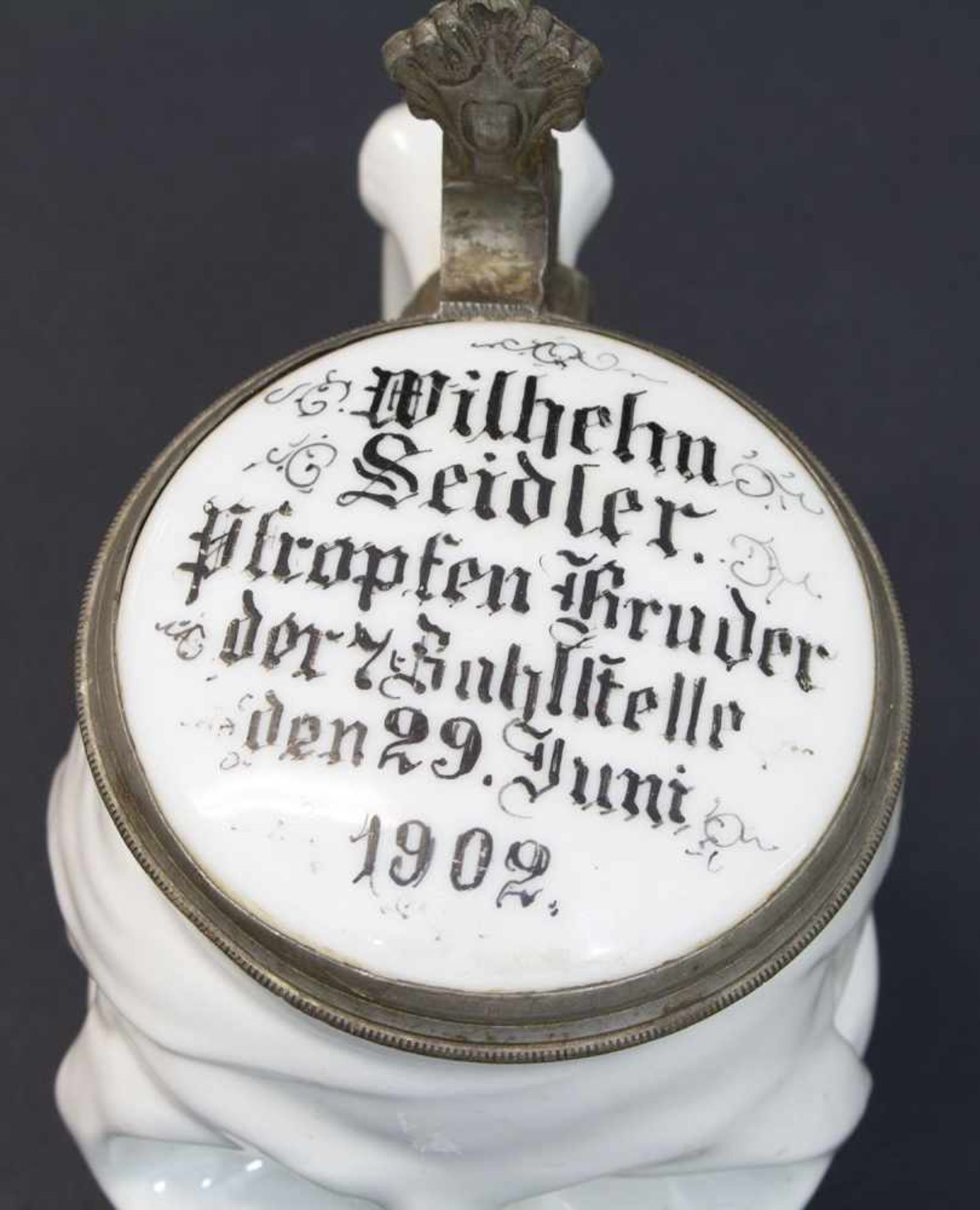 Studentenkrug Totenkopfkrug mit Zinnmontierung, Deckelmedaillon mit Inschrift "Wilhelm Seidler - - Bild 2 aus 2