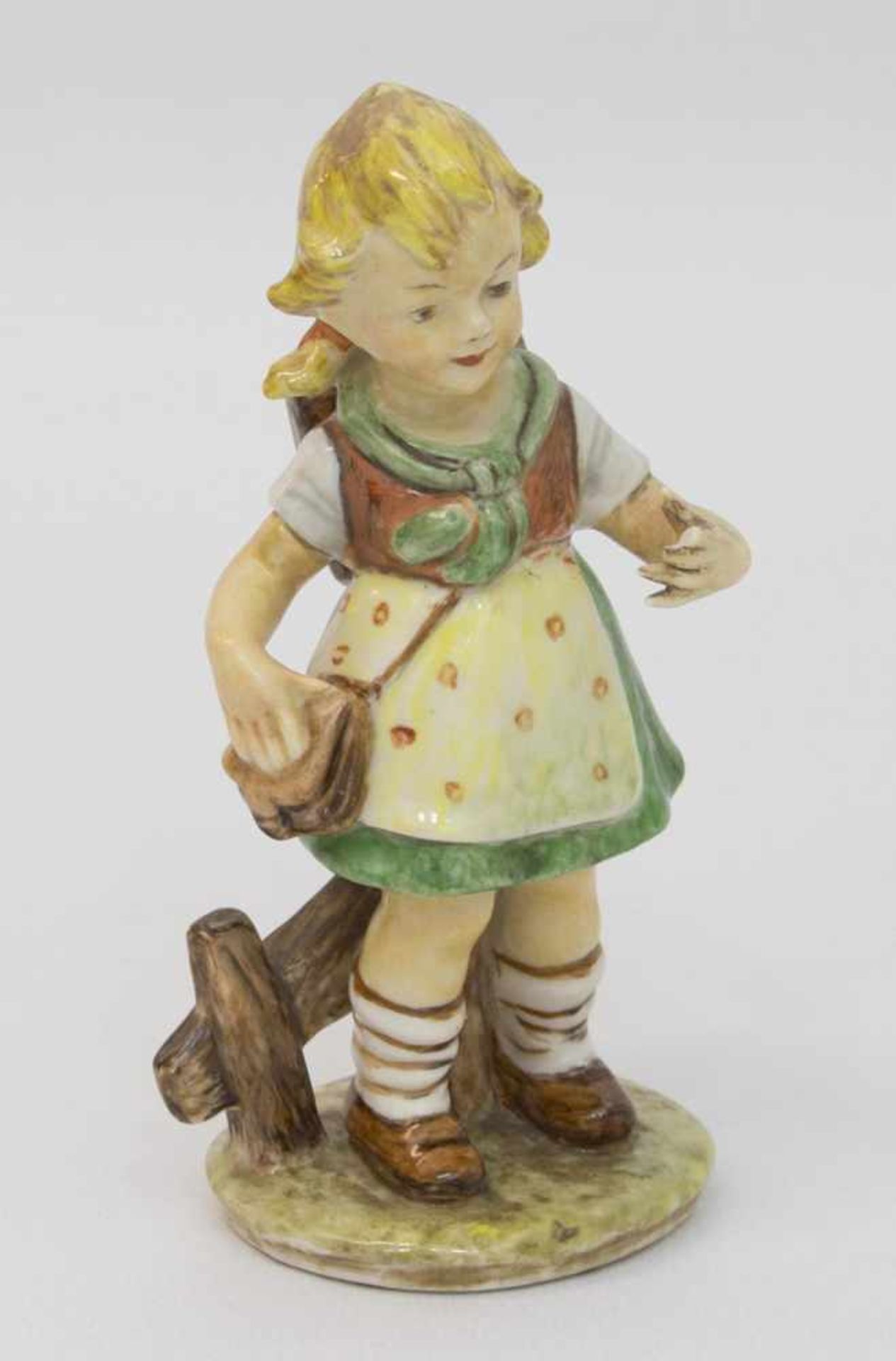 Porzellanfigur um 1930er Jahre, "Auf dem Schulweg", unbekannt gemarkt u. bezeichnet Dresden,