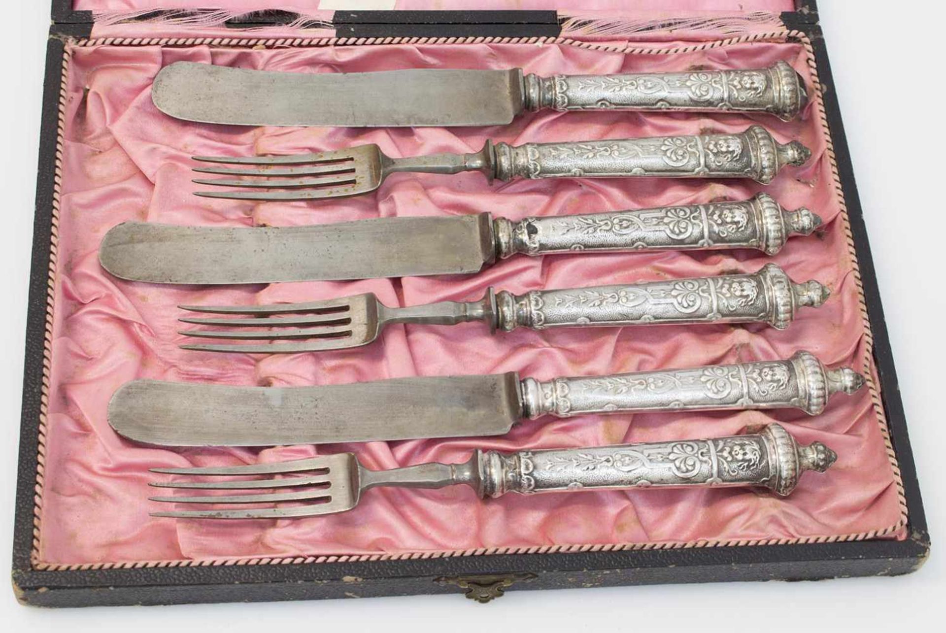 Gründerzeitbesteck um 1885, Silbergriffe, unbekannt gemarkt, 3 x Messer u. Gabel, 1 x am