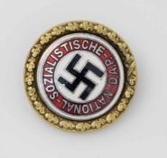 Parteiabzeichen III. Reich, Goldenes Parteiabzeichen der NSDAP, an senkrechter Nadel, ohne Gravur