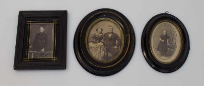 3 Portraitfotos einer Familie aus Buchholz/ Lauenburg, um ca. 1880, gerahmt