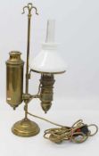 Antike Uhrmacherlampe Schweiz um 1900, ursprünglich auf Petroleumbasis, elektrifiziert, Messing