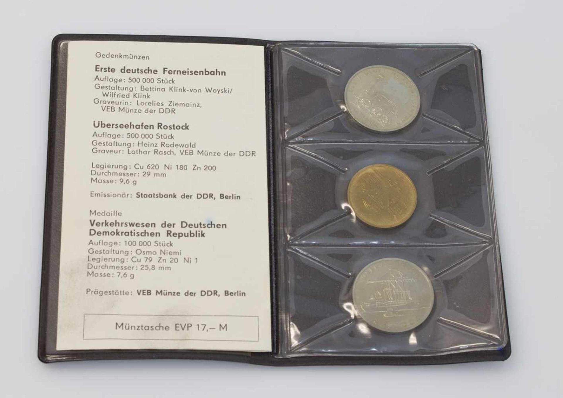 Münzmappe DDR 1988, Verkehrswesen, 2 x 5 Mark u. 1 Medaille, stgl.