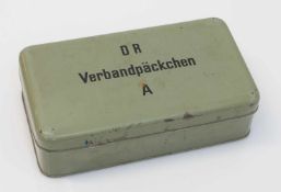 Blechdose wohl für Kfz., III. Reich, Tarngrün lackiert, Aufschrift "DR Verbandpäckchen A", 17 x 9,