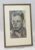 Soldatenfoto Unteroffizier d. Wehrmacht, III. Reich, 23 x 14 cm, gerahmt