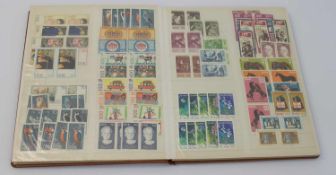 Briefmarkenalbum DDR, postfrisch u. gestempelt