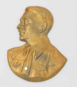Relief Adolf Hitler, Weißmetall, Goldbronze gefasst, H. 24 cm