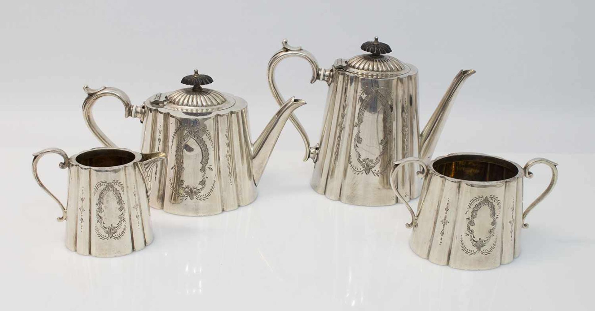 Kernstück John Georges Graves Ltd. Sheffield/ England, 2. Hälfte 19. Jh., Silver plated, 4teilig,