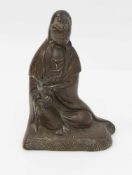 Indischer Heiliger Bronze getrieben, um 1930er Jahre, hockender Buddha mit beweglichen Händen in