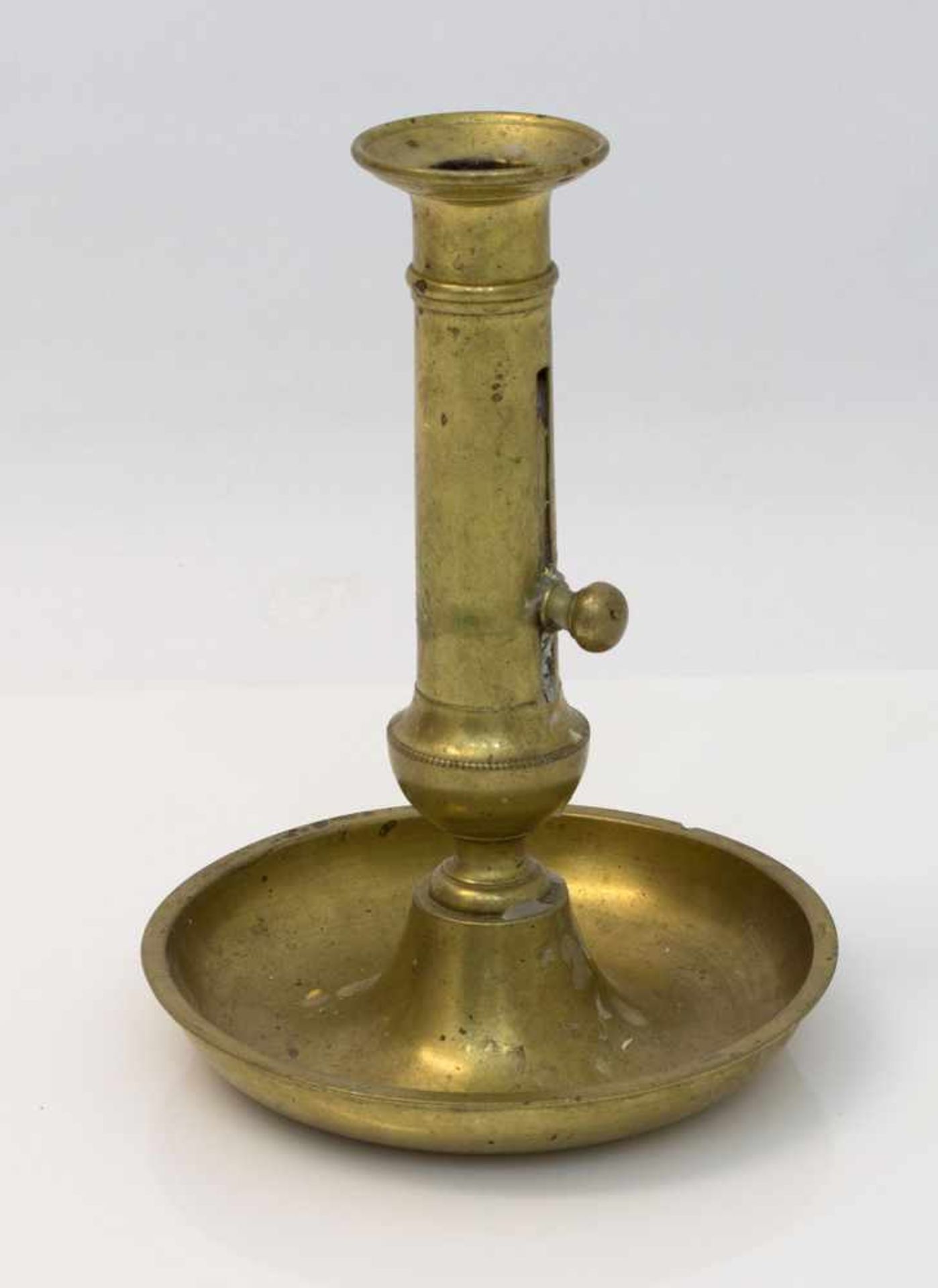 Tellerleuchter Messing-Schiebeleuchter um 1880, auf rundem Teller, H. 18 cm