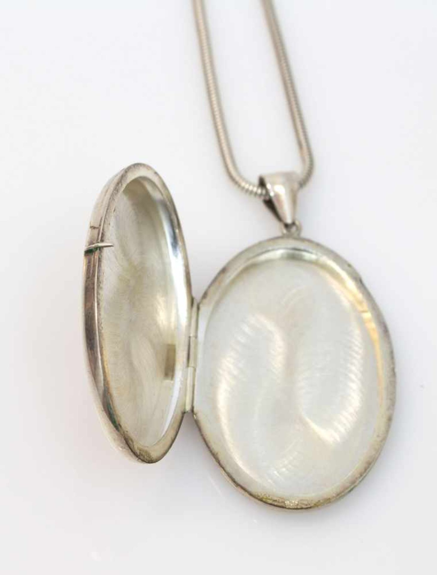 Kette mit Anhänger 925er Silber, 19,7 g, Schlangenkette mit ovalem Medaillonanhänger, - Bild 2 aus 2