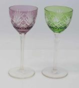 Paar Weinkelche um 1910, Kristallglas mit farbig überfangener, handgeschliffener Kuppa, H. 20 cm