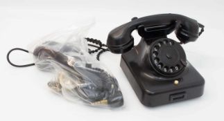 Telefon W 38 Hersteller VEB RFT, Tischtelefon mit Wählscheibe, Bakelitgehäuse, dazu