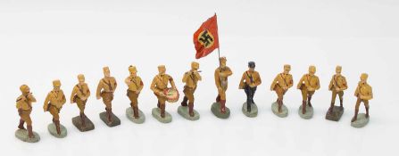Lot Massefiguren 13 SA - Angehörige, III. Reich, Mannschaften, Musiker u. Fahnenträger, gesamt 13