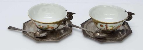 Paar Vietnamesische Teegedecke Porzellan handbemalt mit wohl 900er Silbermontierung mit drachenartig