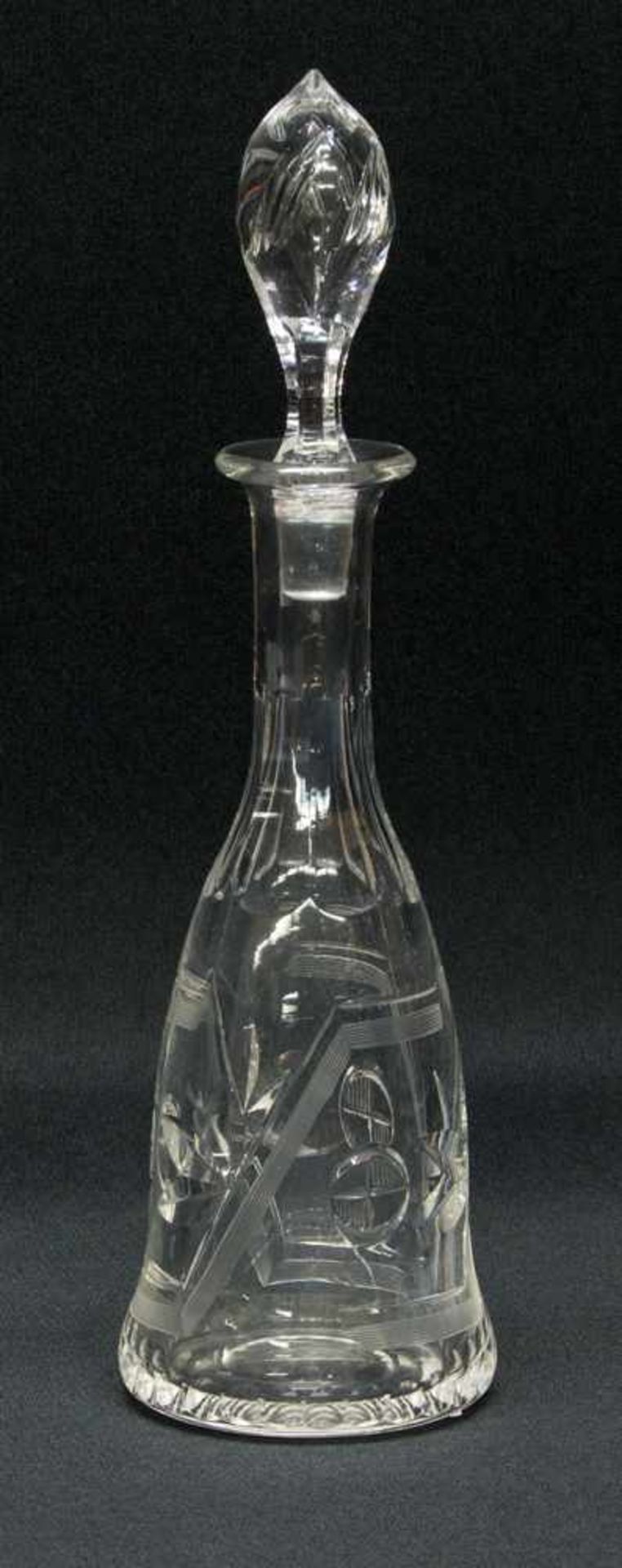 Art-Deco Karaffe um 1920, Kristallglas handgeschliffener Schälschliff u. geometrischer Dekor,
