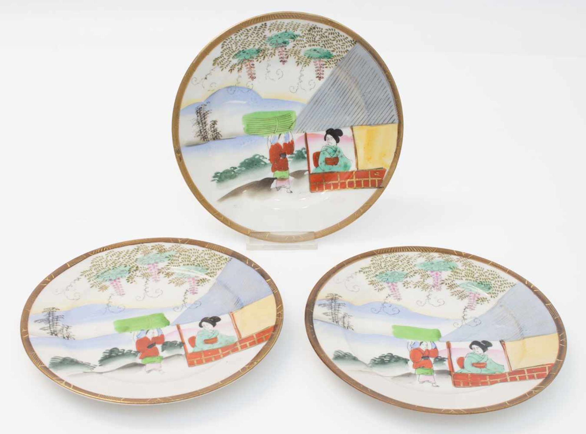 3 Teller China, Anfang 20. Jh., Porzellan mit handgemalter Darstellung aus dem ländlichen Leben,