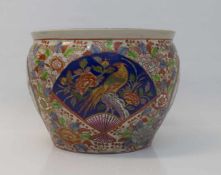 Übertopf China Anfang 20. Jh., Keramik mit Ritzdekor und aufwändiger Handmalerei, am Boden