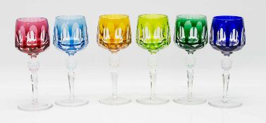 6 Weinkelche Böhmen 20. Jh., Kristallglas, verschiedenfarbig überfangene Kuppen, H. 20 cm