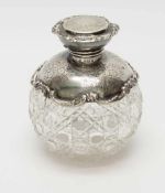 Parfumflakon Birmingham/ England 1906, Kristallglas mit handgeschliffenem Dekor, 925er