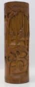 Pinselbehälter für Kaligrafiepinsel, China, 20. Jh., Bambus, im Relief geschnitzt, Höhe 36 cm,