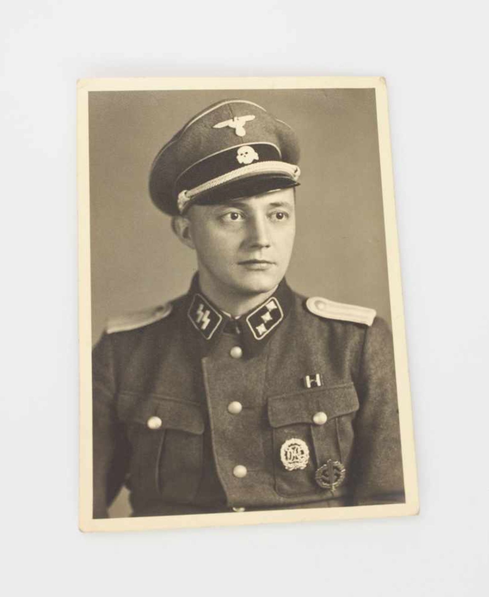 Portraitfoto III. Reich, SS - Untersturmführer mit diversen Auszeichnungen