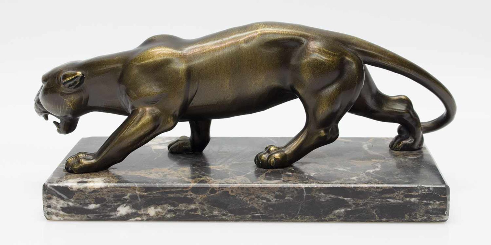 Schleichender Panther Weißbronze brüniert auf Serpentinsockel, L. 26 cm - Bild 2 aus 2