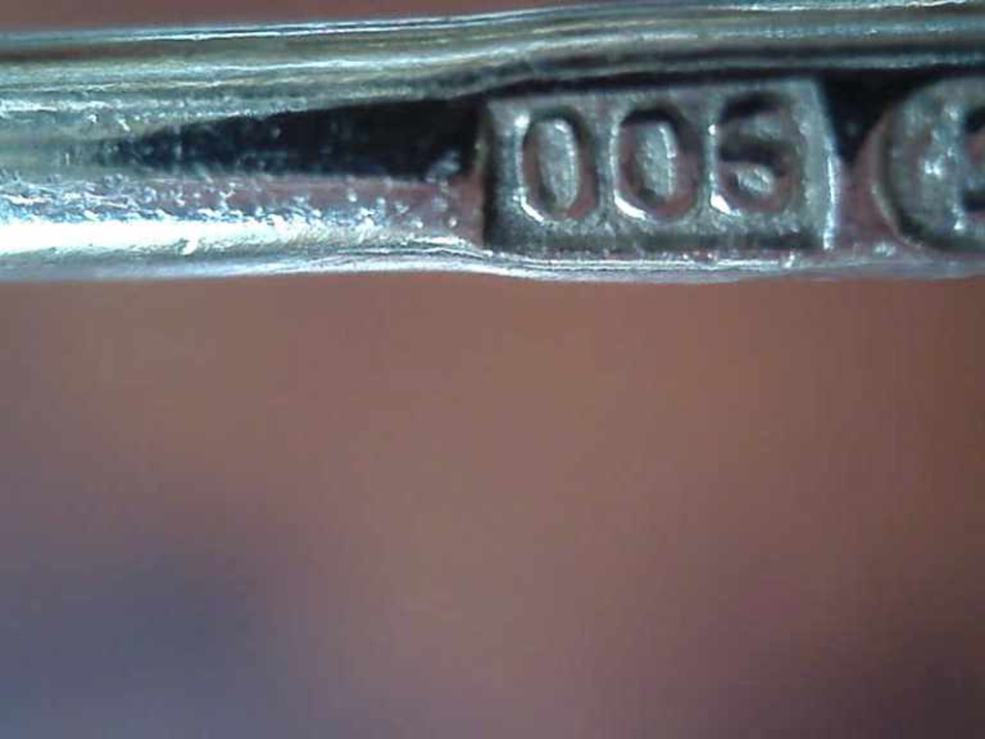 Brosche 900er Silber vergoldet, ovale Form, mit untersch. geschliffenen Granaten besetzt, Nadel - Bild 2 aus 2