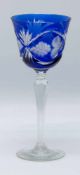 RömerKristallglasrömer, blau überfangen mit handgeschliffenem Dekor, H. 21 cm