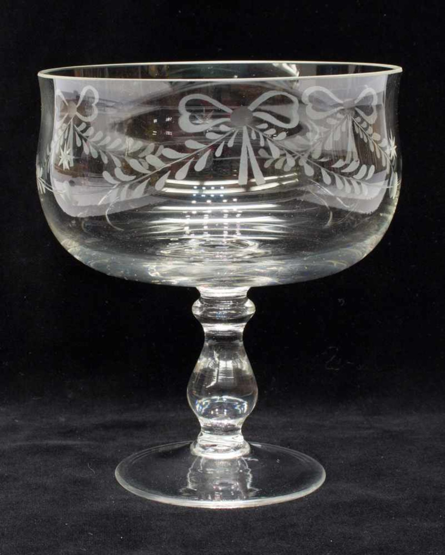 Konfektschaleum 1900, Klarglas mit Balusterschaft u. hangeschliffenem Dekor, H. 14 cm