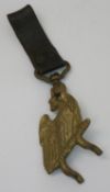 TrommelscherePreußen, Preußischer Bronzeadler mit Tragelasche (Leder), L. ges. 21 cm