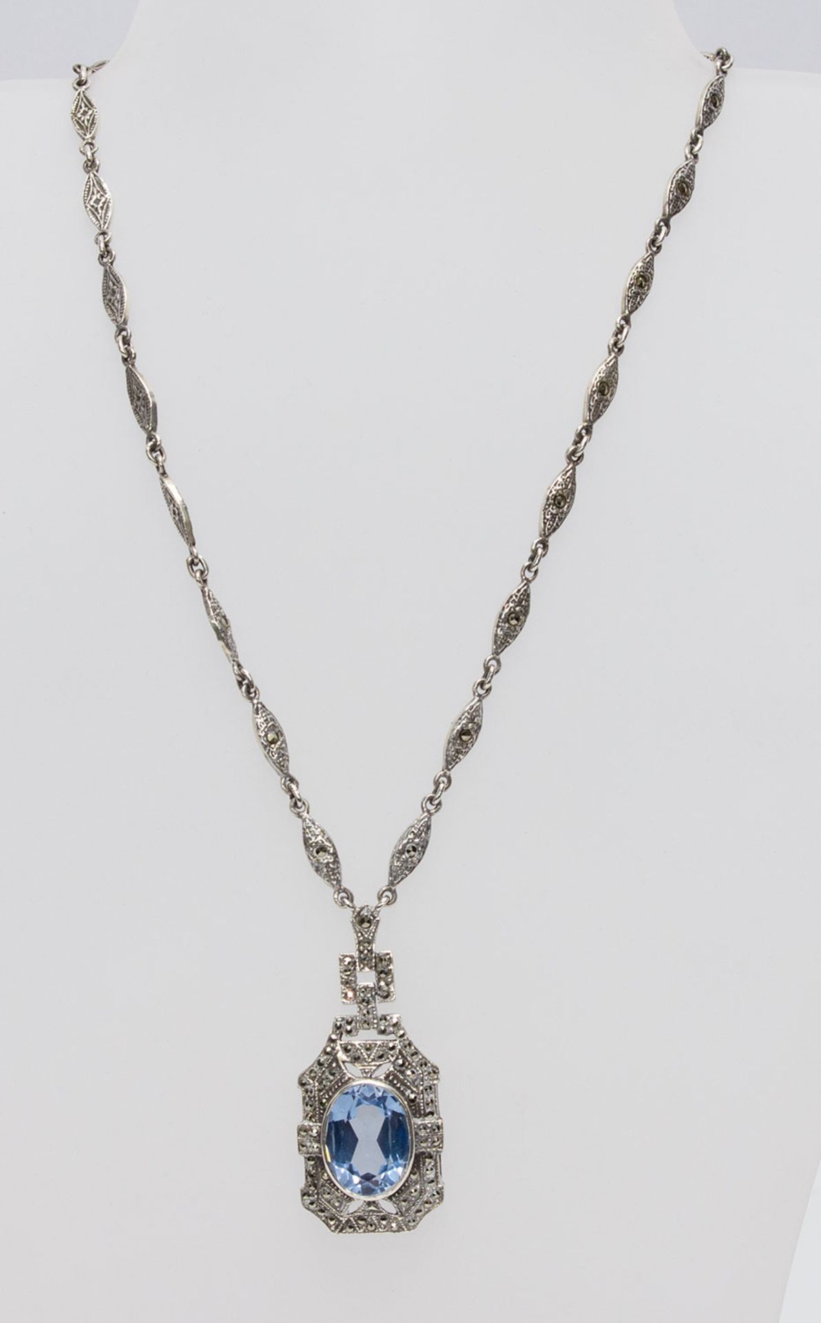 Collier925er Silber, 30 g, navetteförmige Kettenglieder mit jew. einem Markasit, integrierter