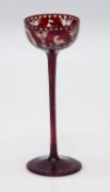 Jugendstil LikörstengelglasBöhmen um 1900, rubinrot überfangenes Glas mit handgeschliffenem Dekor,
