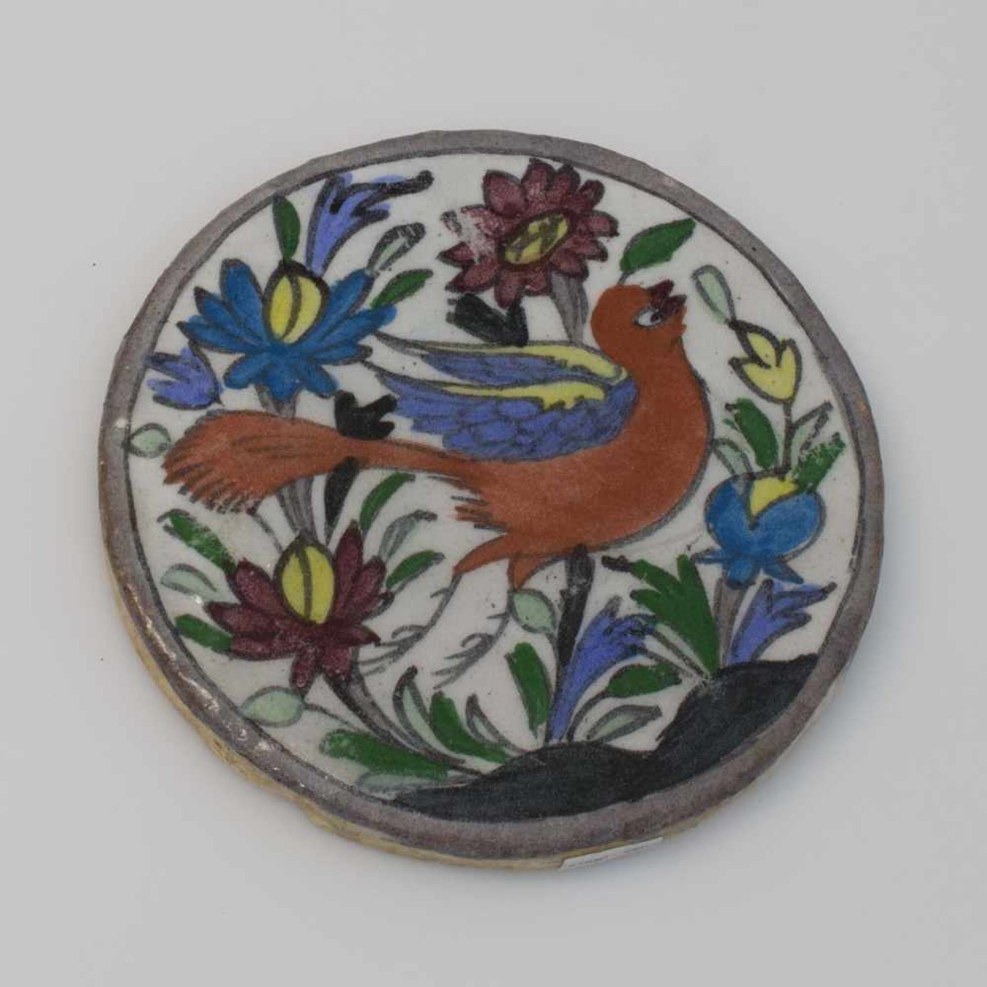 Persische Kachel19. Jh., traditionelle Darstellung eines Vogels in floraler Umgebung, D. 15 cm